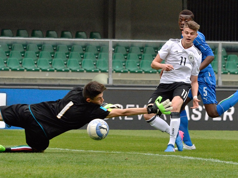 Erzielte das 2:0 gegen Italien: Deutschlands Fabrice Hartmann (Mi.).