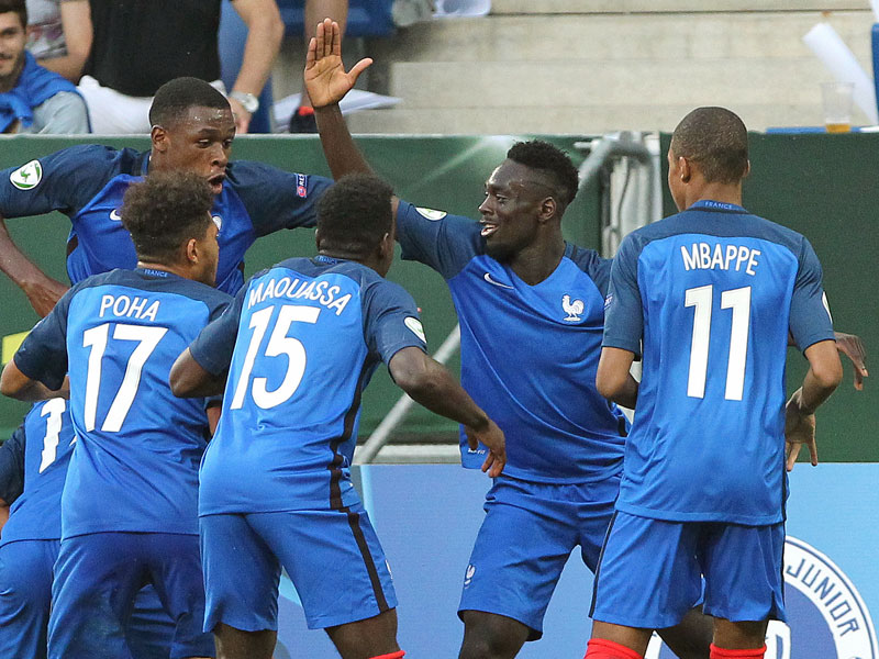 Frankreich jubelte fr&#252;h im Finale gegen Italien: Augustin (2. v. re.) traf zum 1:0.
