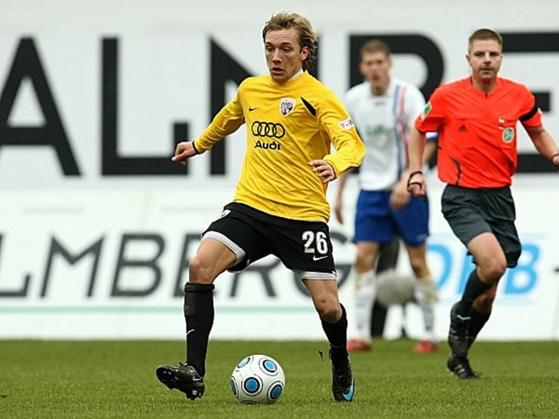 Alexander Buch (hier noch im Trikot des FC Ingolstadt) verst&#228;rkt das Mittelfeld der SpVgg Unterhaching.