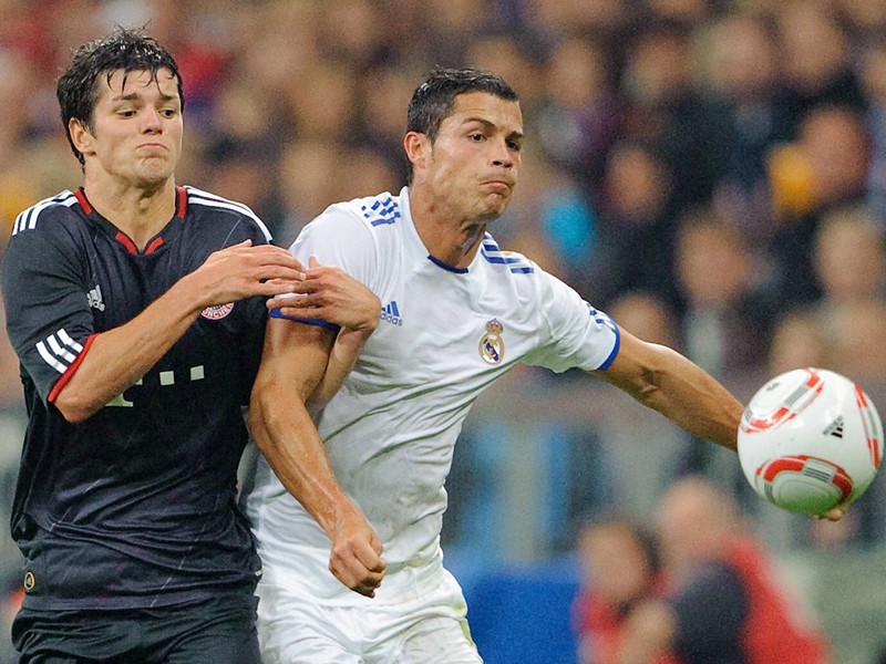 Einmalige Erfahrung: Nicolas J&#252;llich  (l.) spielte im Trikot von Bayern M&#252;nchen bereits gegen Cristiano Ronaldo.