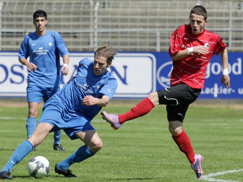 Hinterl&#228;sst beim HFC bisher einen guten Eindruck: Probespieler Erich Sautner (r.) aus Freiburg. 