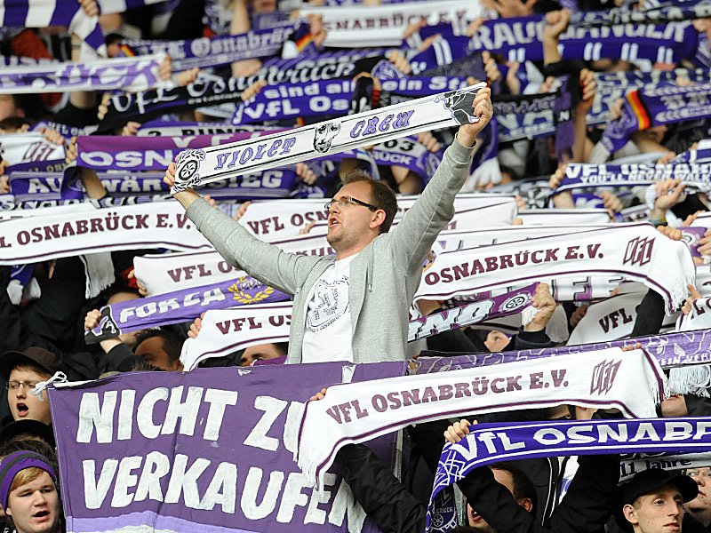 Osnabr&#252;cker Geschlossenheit: Fans und Mannschaft peilen den Aufstieg in die 2. Liga an.