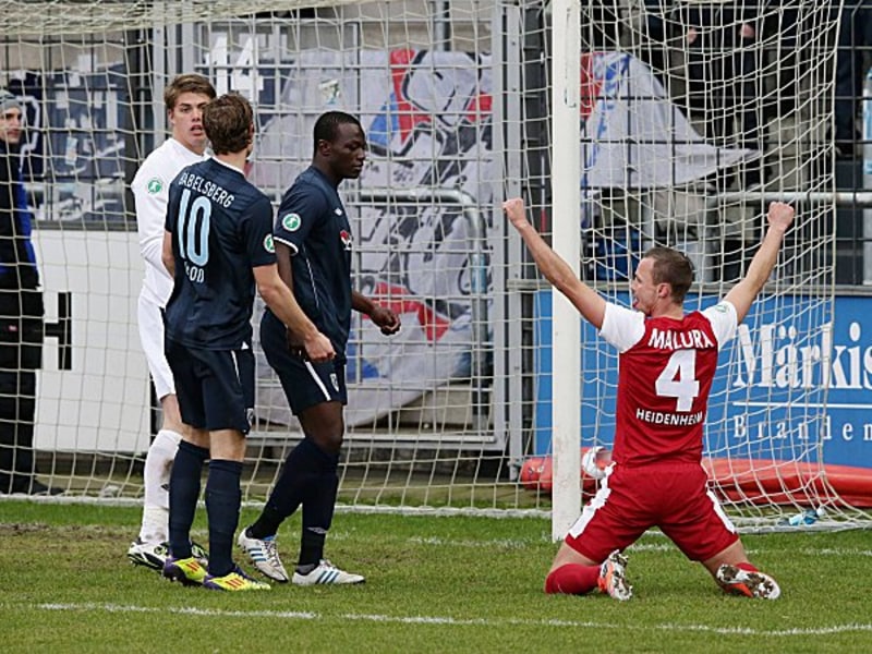 F&#252;hrung: Dennis Malura bejubelt seinen Treffer zum 1:0 f&#252;r Heidenheim.