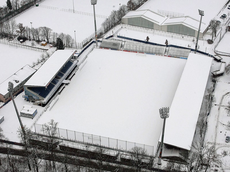 Verschneites Gazi-Stadion: Das Spiel zwischen dem VfB II und Erfurt wurde abgesagt.
