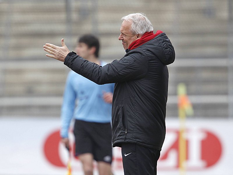 Will die Scharte aus dem Hinspiel gegen Bielefeld auswetzen: SVWW-Trainer Peter Vollmann.