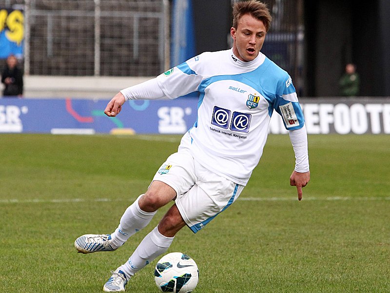 Fabian Stenzel verl&#228;ngerte seinen Vertrag beim Chemnitzer FC um ein weiteres Jahr bis Juni 2014.