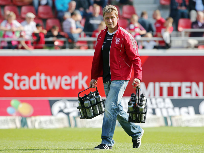 Muss seine Mannschaft im Spiel bei Holstein Kiel umstellen: Halles Coach Sven K&#246;hler.