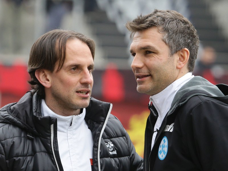 Nach der Punkteteilung zufrieden: SGS-Coach R&#252;diger Rehm (l.) und Kickers-Trainer Tomislav Stipic.