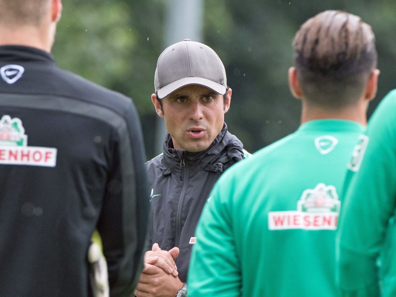 Auf ihn h&#246;rt der Werder-Nachwuchs: Bremens U-23-Coach Alexander Nouri.