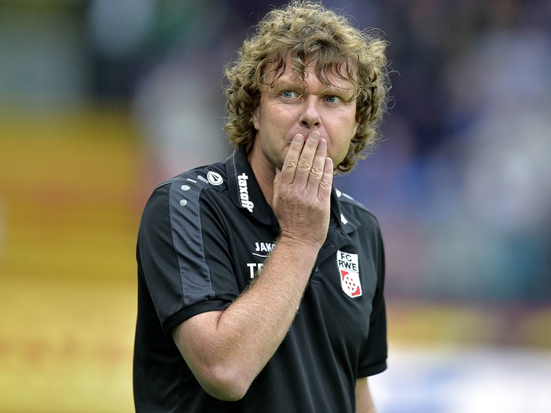 Hadert mit den vielen individuellen Fehlern seiner Spieler: RWE-Coach Stefan Kr&#228;mer. 