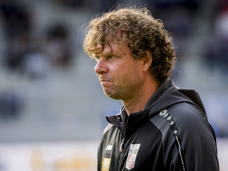 Sorgenvolle Miene: Erfurts Trainer Stefan Kr&#228;mer muss zum Start seine Mannschaft umbauen. 