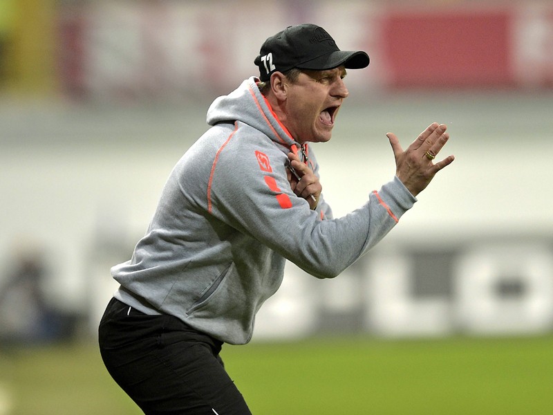 War mit der Chancenverwertung seiner Mannschaft nicht zufrieden: Paderborns Coach Steffen Baumgart. 