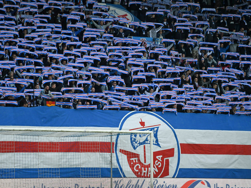 Wegen des Fehlverhaltens einiger Fans wird Hansa Rostock nun zur Kasse gebeten. 