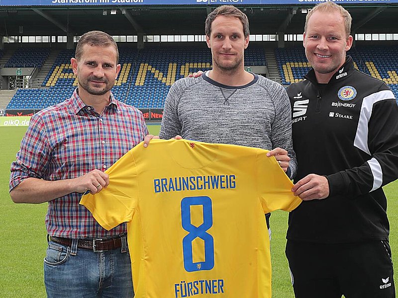 Viel Erfahrung f&#252;r Braunschweig: Stephan F&#252;rstner (M.) mit Marc Arnold und Trainer Henrik Pedersen.