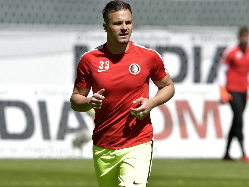Ab sofort mit Binde: Sebastian Mrowca ist neuer Kapit&#228;n des SV Wehen Wiesbaden.