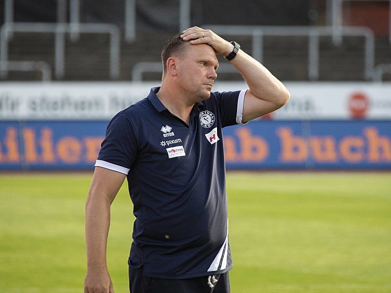 Musste nach Abpfiff Trost spenden: Fortuna-Coach Uwe Koschinat.