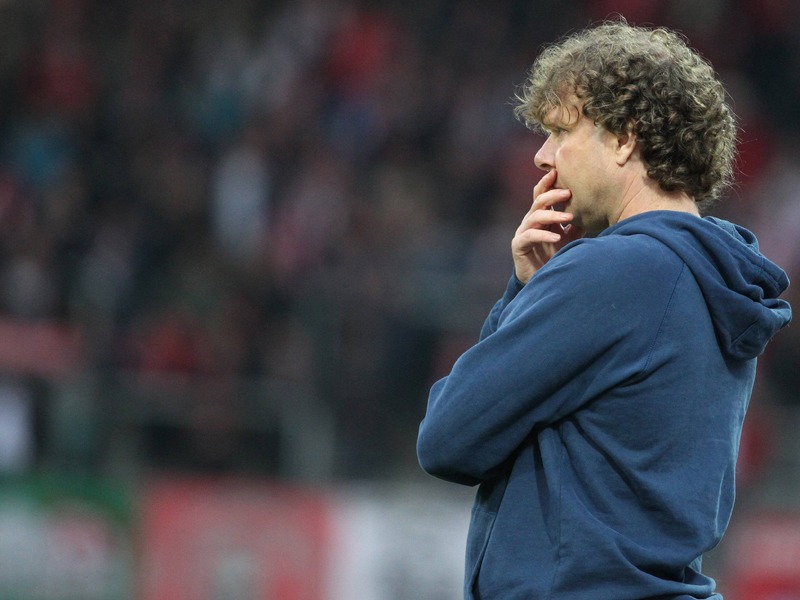 Steckt mit seiner Mannschaft tief im Abstiegskampf: Erfurts Cheftrainer Stefan Kr&#228;mer.