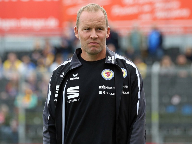Holt er mit seinem Team gegen den FCK einen Heimsieg? Braunschweigs Trainer Henrik Pedersen. 