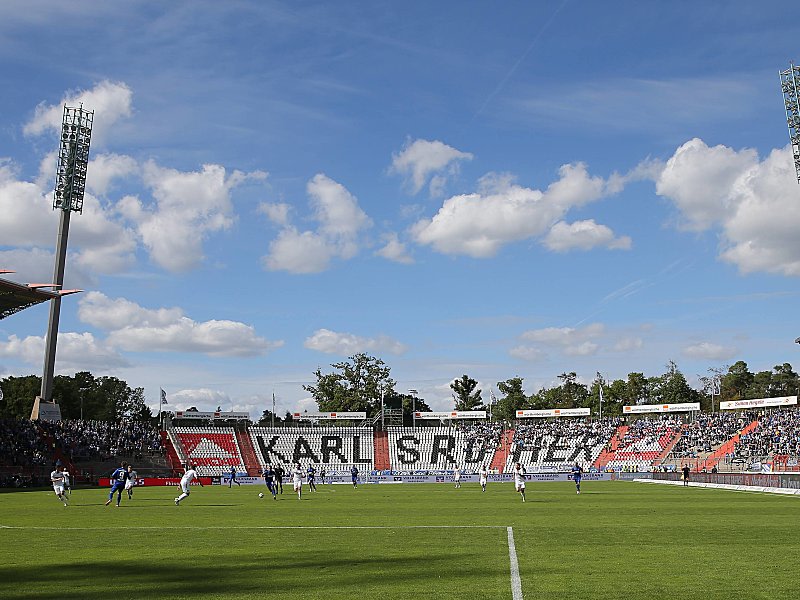 Das Karlsruher Wildparkstadion fasst derzeit 28.754 Pl&#228;tze. Nach dem Neubau sollen es 35.000 sein.