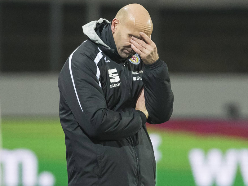 Schwere Zeiten: Andre Schubert wartet als Eintracht-Coach weiter auf ein Erfolgserlebnis.