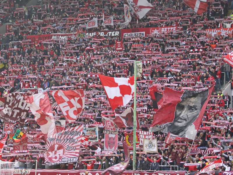 Die Fans des 1. FC Kaiserslautern haben ihrem Klub rund drei Millionen Euro zur Verf&#252;gung gestellt.