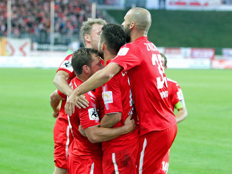 Der FSV Zwickau bejubelt das 1:0 durch FSV-Profi Frick.
