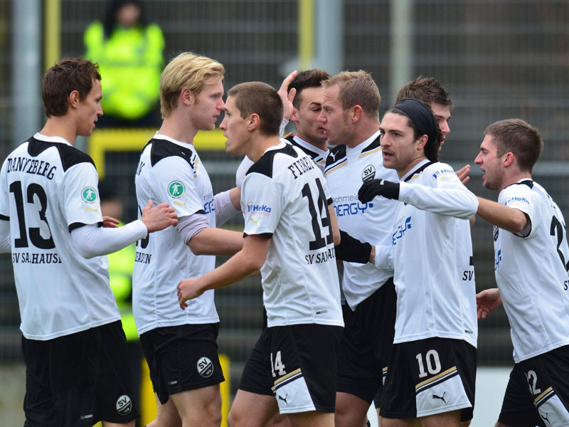 Die Spieler des SV Sandhausen bejubeln den Treffer zum 3:1-Erfolg &#252;ber Unterhaching.