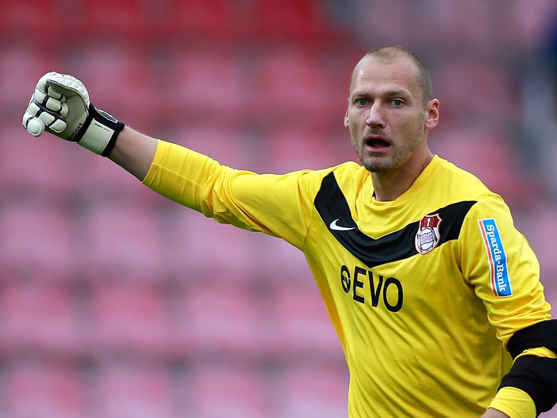 Er hielt seinen Kasten im Scheetreiben in Burghausen sauber: OFC-Keeper Robert Wulnikowski.