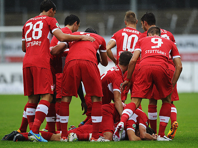 Die Zweitvertretung des VfB feiert den Derbysieg bei den Kickers.