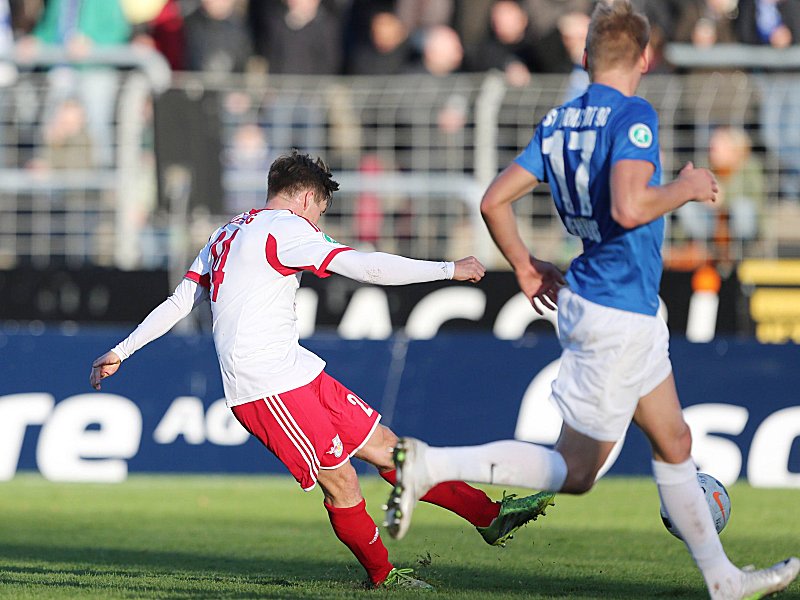Dominik Kaiser (l.) erzielt den Treffer des Tages beim Sieg in Darmstadt.