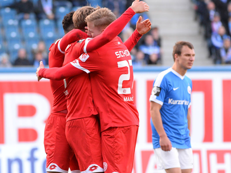 FSV-Jubel um Ville Matti Steinmann: Mainz holte einen Punkt in Rostock.