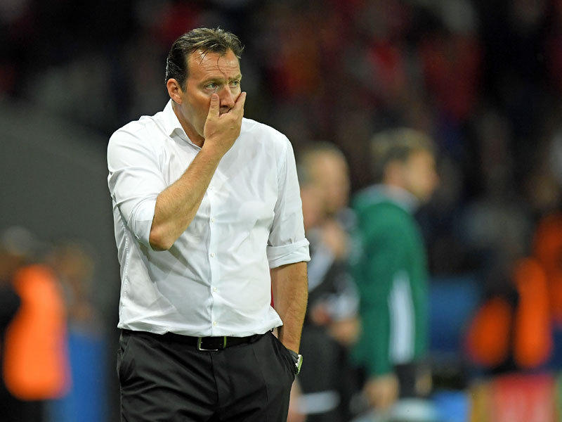 Au backe! Belgiens Nationaltrainer Marc Wilmots nach dem frustrierenden EM-Aus gegen Wales.