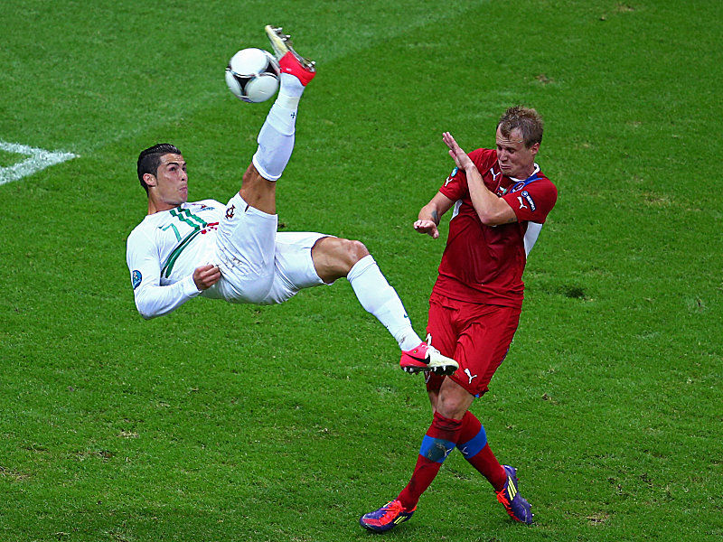 Trotz perfekter Schusshaltung: Cristiano Ronaldo verfehlte mit diesem Fallr&#252;ckzieher das Tor.