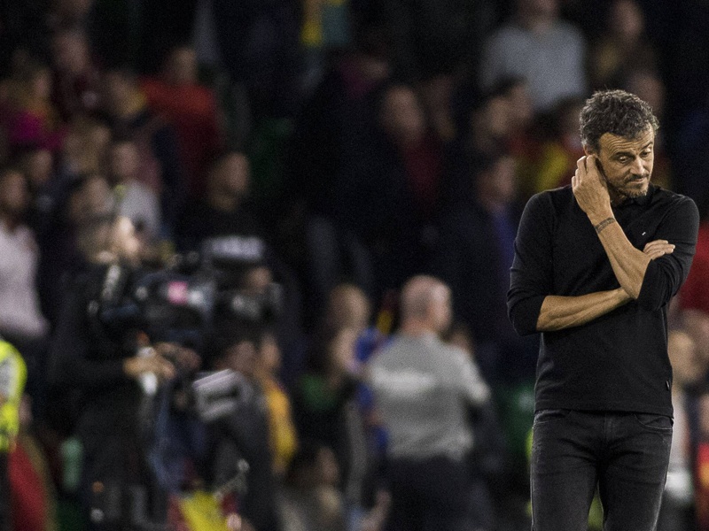 Nachdenklicher Blick: Luis Enrique kassierte am Montag seine erste Niederlage als spanischer Nationaltrainer.