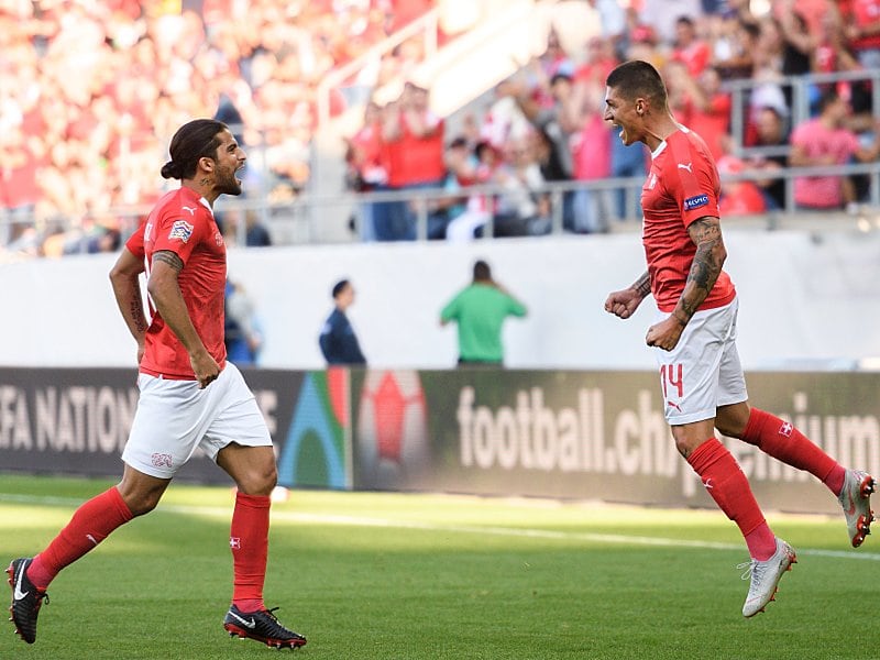 Starker Start in die Nations League: Die Schweiz um Ricardo Rodriguez (links) und Steven Zuber nahm Island auseinander.
