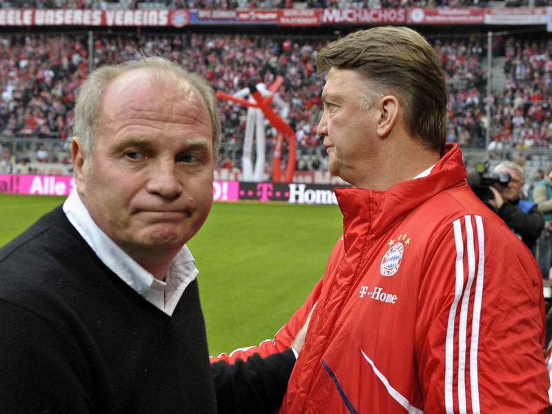 Uli Hoene&#223; &#252;bt harsche Kritik an Louis van Gaal: &quot;Es ist schwer mit ihm zu reden, weil er die Meinung anderer Leute nicht akzeptiert.&quot;
