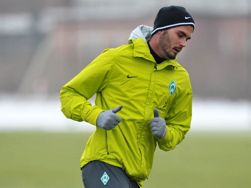 Des St&#252;rmers neue Kleider: Denni Avdic im Trainingsanzug des SV Werder Bremen. 