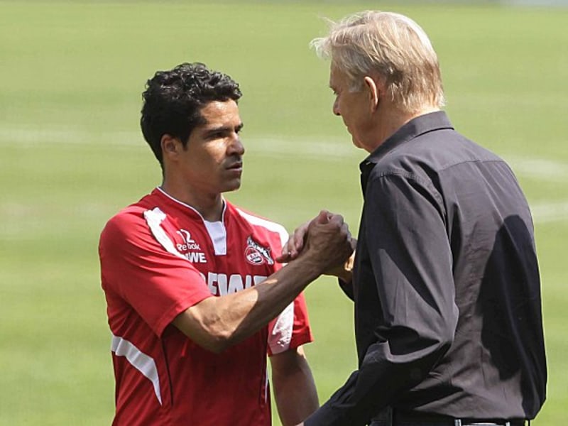 Neue Chance f&#252;r Andrezinho (li.): Der Brasilianer, hier mit K&#246;lns Sportdirektor Volker Finke, darf sich neu beweisen. 