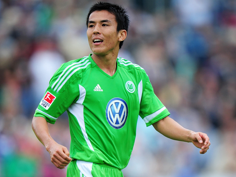 Beh&#228;lt das gr&#252;n-wei&#223;e Trikot bis 2014 an: Makoto Hasebe hat seinen Vertrag in Wolfsburg verl&#228;ngert. 
