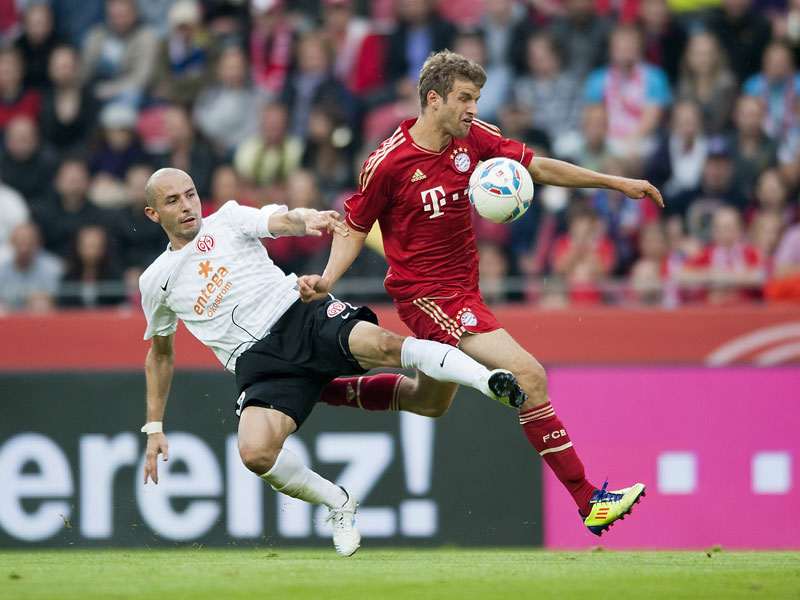 Kein Lautsprecher - aber auch kein Leisetreter: Elkin Soto (l., gegen Thomas M&#252;ller vom FC Bayern).