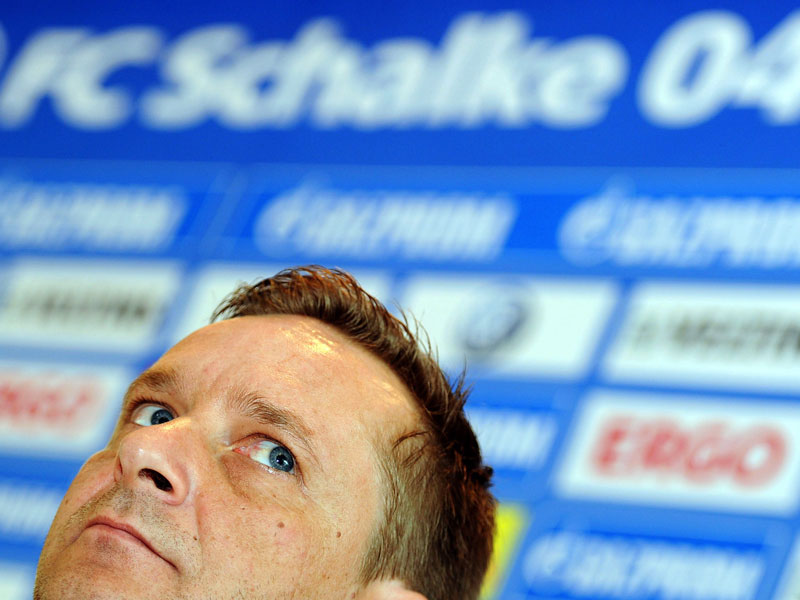Intensive St&#252;rmersuche: Schalke-Vorstand Horst Heldt.