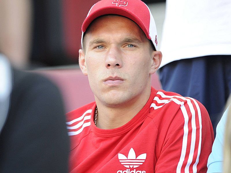 Daheim am Rhein: Lukas Podolski, am Samstag beim 1:1 gegen Kaiserslautern nur Trib&#252;nengast.