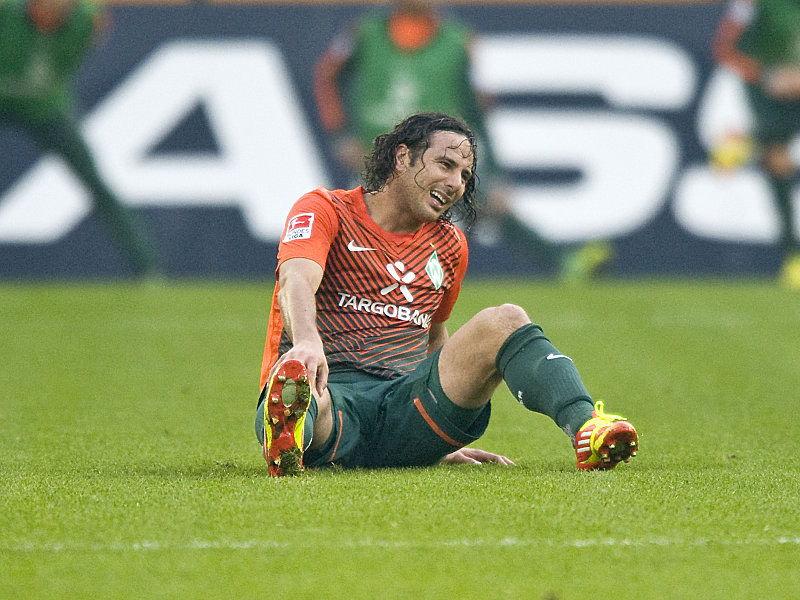 Das Knie schmerzt: Werder-Toptorj&#228;ger Claudio Pizarro. 