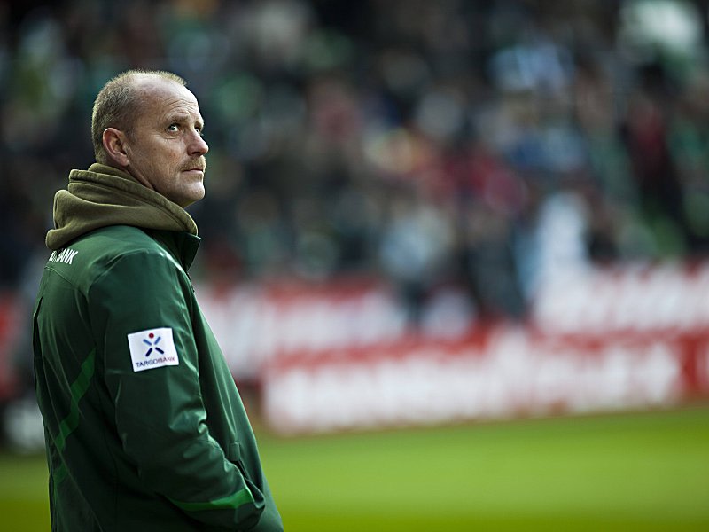Sorgenfalten: Werder-Coach Thomas Schaaf.