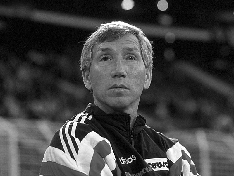 Willi Entenmann als Trainer des 1. FC N&#252;rnberg im Jahr 1992. Entenmann verstarb am Dienstag im Alter von 68 Jahren.