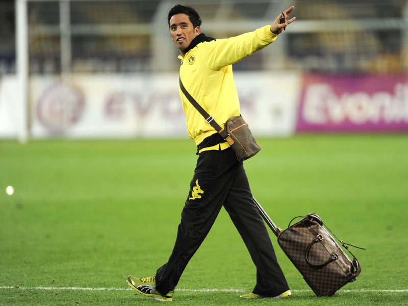 Am Samstag roch es schon nach Abschied: Lucas Barrios verabschiedet sich nach dem Hoffenheim-Spiel von den Fans.