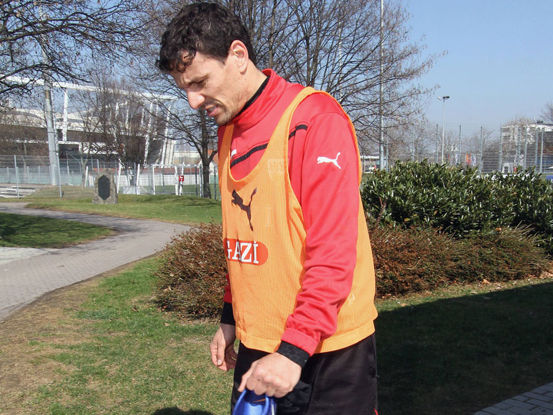 Autsch! Khalid Boulahrouz musste das Mittwochstraining des VfB mit Schmerzen abbrechen.