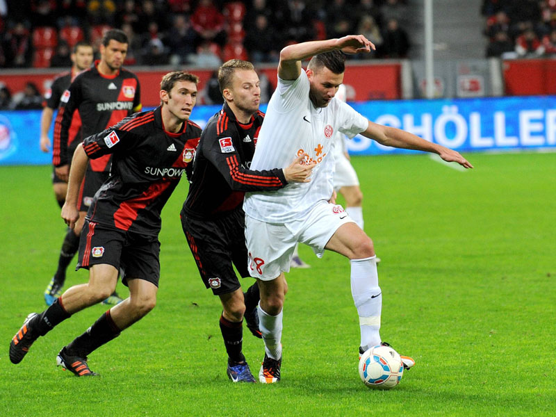 Gejagt von drei Bundesligisten - auch von Bayer Leverkusen: Mainz-St&#252;rmer Adam Szalai (r.).