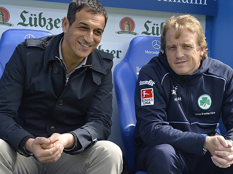 Sind kein Team mehr: F&#252;rths Manager Rachid Azzouzi (li.) geht zum FC St. Pauli, rechts Trainer Mike B&#252;skens.