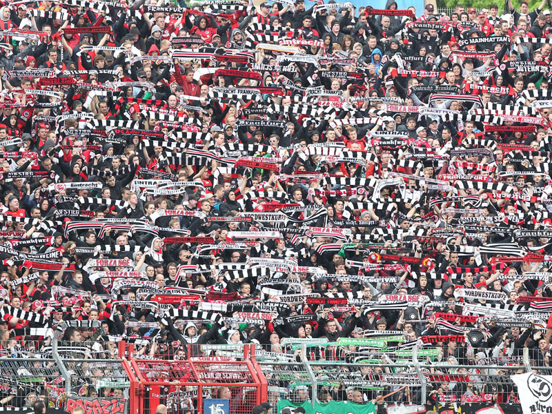 Zum Saisonauftakt gegen Leverkusen darf Eintracht Frankfurt 26.500 Sitzplatztickets an ihre eigenen Anh&#228;nger verkaufen.